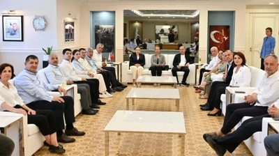CHP Antalya'da "19 Mart Yargı Darbesi" ve Yerel Sorunlar Gündemiyle Toplandı
