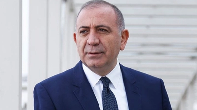 CHP İstanbul'da Kayyum Krizi: Gürsel Tekin Pazartesi İl Binasına Geliyor