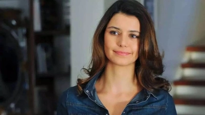 Beren Saat'ten Sürpriz Hamle: "CapitaliZoo" ile Müzik Dünyasına Adım Atıyor!