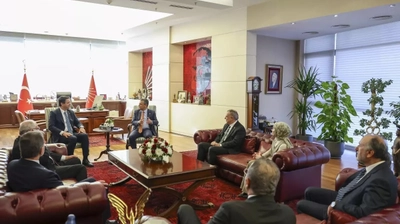 Özel ve Arıkan, CHP Genel Merkezi'nde Bir Araya Geldi