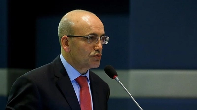 Bakan Şimşek'ten Küresel Belirsizlik Mesajı: Türkiye Görece Daha Az Kırılgan