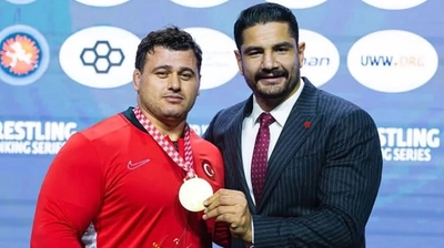 Rıza Kayaalp Altın Madalya Kazandı