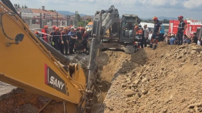 Tuzla'da İnşaat Kazısında Toprak Kayması: 1 İşçi İçin Arama Çalışması Başlatıldı