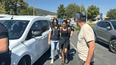 Muğla'da Türk bayrağını yakan kadın tutuklandı