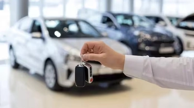 Otomotiv Pazarında "Bekle-Gör" Dönemi: Fiyatlar Düşecek mi, Zam mı Gelecek?