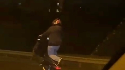 Motosikletiyle yaptığı hareketler pahalıya mal oldu