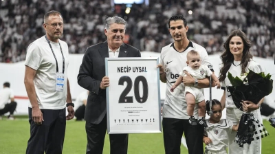 Dolmabahçe’de Necip Uysal’a veda