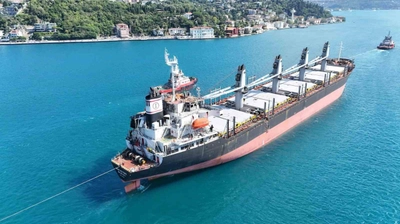 Karadeniz'deki İHA Saldırısında Hasar Gören Yük Gemisinin Geçişi Sebebiyle İstanbul Boğazı Çift Yönlü Kapatıldı