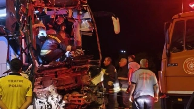 Gaziantep'te yolcu otobüsü ile tır çarpıştı: 2 ölü, 22 yaralı