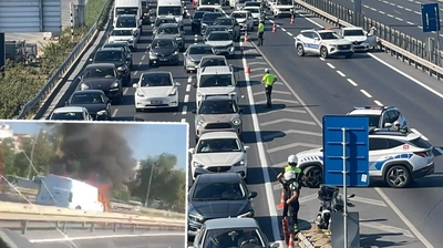 İstanbul Fatih'te Minibüs Yangını: Sahil Yolu Bir Saat Kapandı