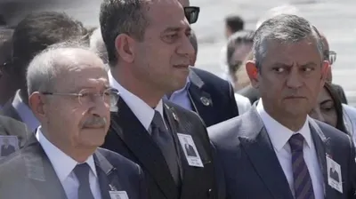 Özel'in Kılıçdaroğlu'na Bakışları Dikkat Çekti