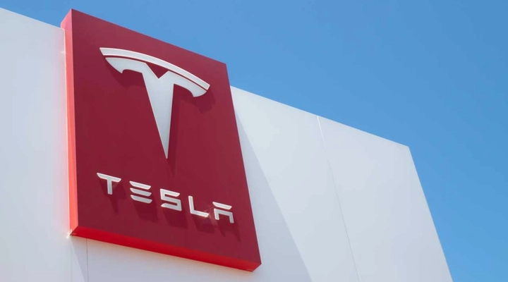 ABD'de Tesla'ya Silahlı Saldırı