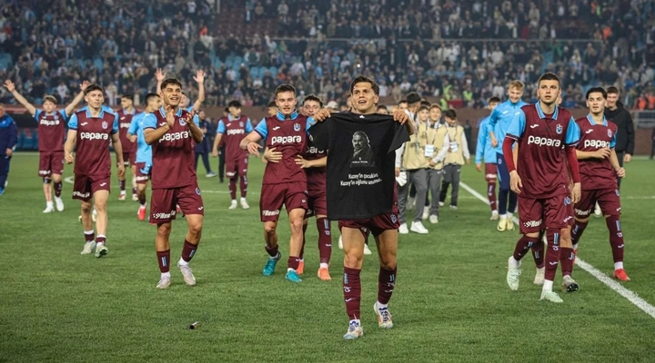 Trabzonspor U19 Takımı Tarih Yazdı, Primi Kaptı!