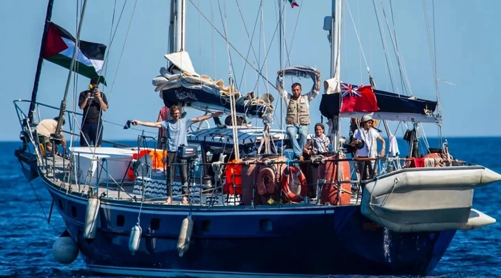 İsrail, Gazze'ye Yardım Taşıyan Gemiye Saldırdı! Aralarında Türklerin de Bulunduğu Mürettebat Rehin Alındı!