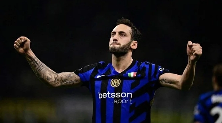 Hakan Çalhanoğlu'nun Babası Sürpriz Transferi Böyle Duyurdu!