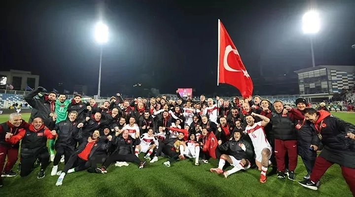 Türkiye 24 Yıl Sonra Dünya Kupası'nda!