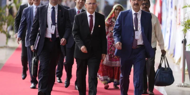 Vergi Borcu ve Cezası Olanlar Açıklanacak: 'Vergi Yüzsüzü' Listesine Girecek