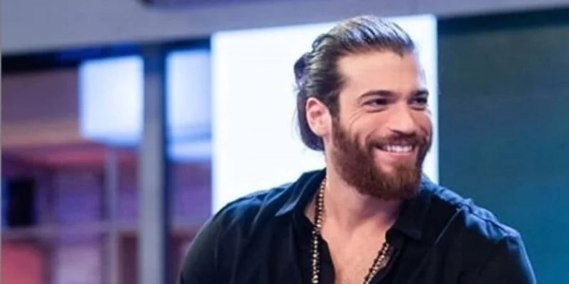 Can Yaman'dan Sürpriz Hamle