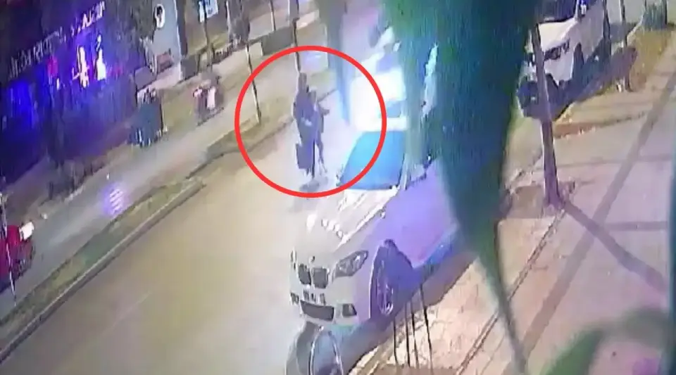 Adana’da Yaya Geçidinde Feci Kaza: Anne ve Oğluna İki Araç Birden Çarptı