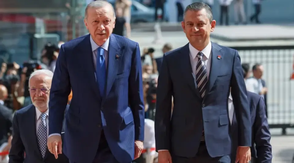 AK Parti Özgür Özel'i 'Parlatacak' İddiası Ortalığı Karıştırdı!