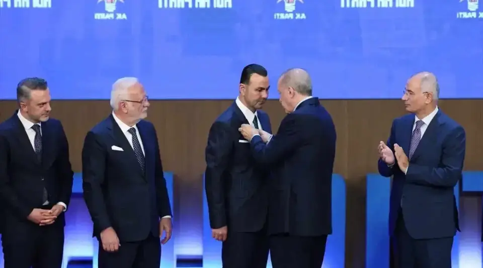 AK Parti'ye Katılanlar Belli Oldu! Liste Çarpıcı İsimler Var