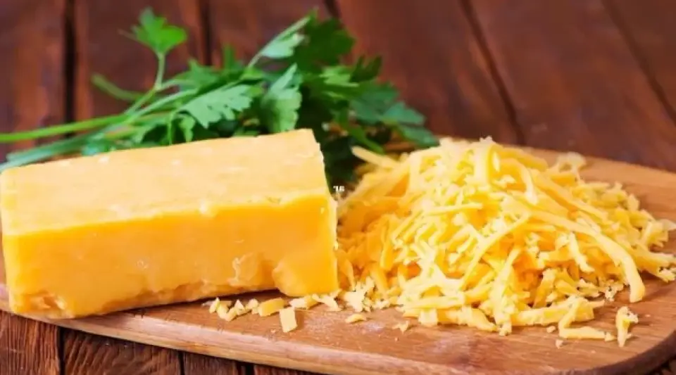 Cheddar Peyniri Hangi Sütten Yapılır? Cheddar Peyniri Hakkında Her Şey