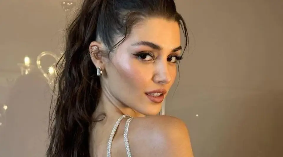 Hande Erçel Dünyanın En Güzel 3. Kadını Seçildi