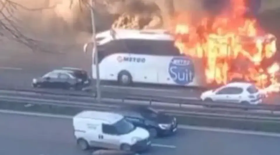 İstanbul Bağcılar'da Yolcu Otobüsünde Yangın