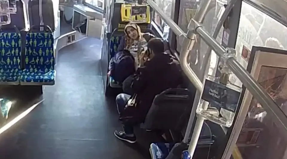 İstanbul'da Hamile Bir Kadın Taksi Bulamayınca Metrobüste Doğum Yaptı!