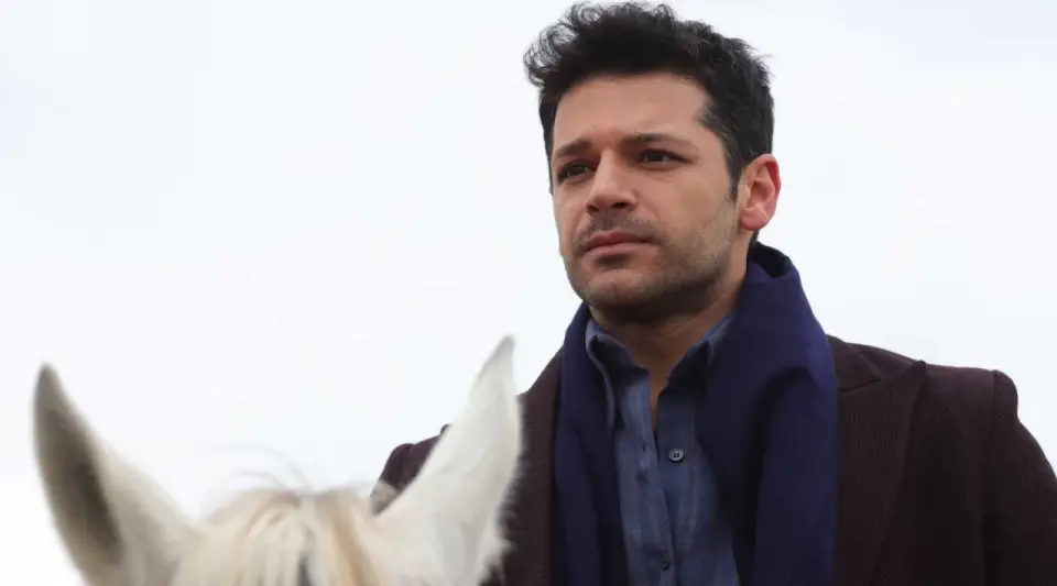 Karaağaç Destanı Ömer Kimdir? Kimin Oğlu, Annesi Kim? Emre Kıvılcım'ın Karaağaç Destanı Dizisindeki Rolü ve Hayatı