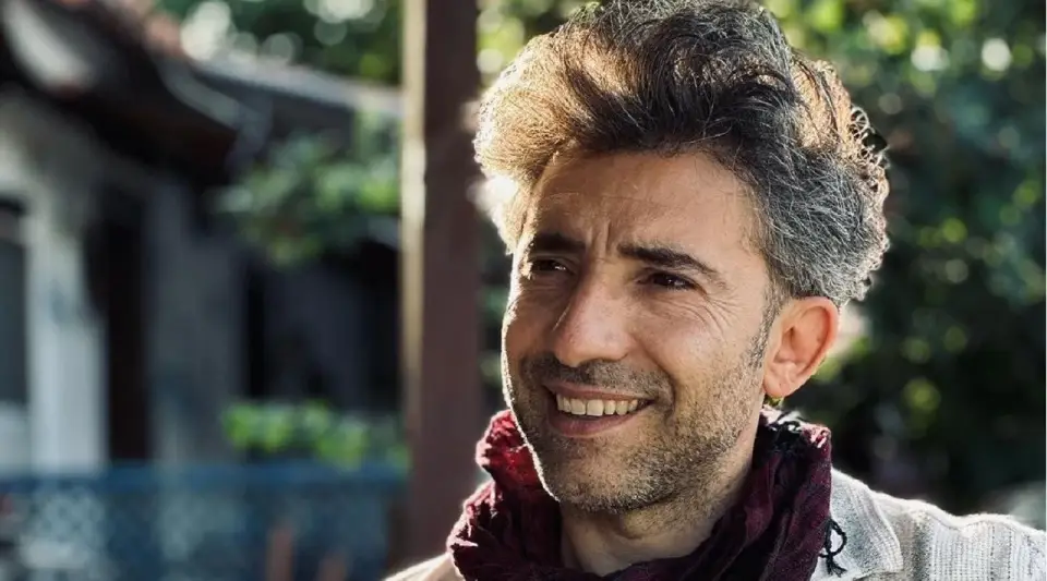 Kızıl Goncalar Naim Kimdir? Dizi Karakterinin Derinlikleri ve Mert Turak’ın Performansı