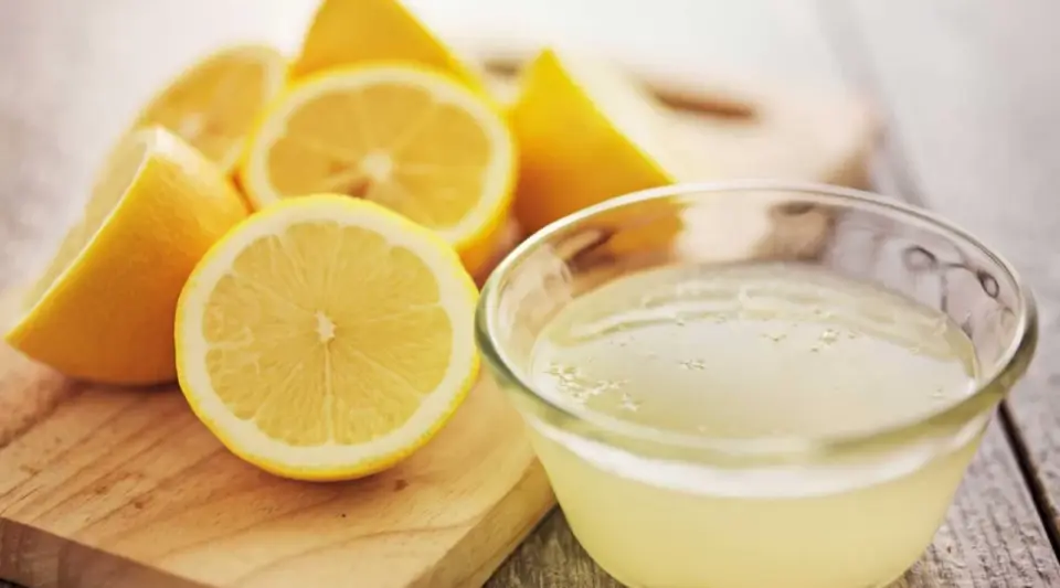 Limonlu Suyun Mide Rahatsızlıklarına Etkisi - Limon suyu gaz sıkışmasına iyi gelir mi?