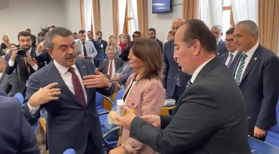 Milli Eğitim Bakanı Yusuf Tekin ile CHP'li Vekiller Arasında 'Kumanya' Krizi: Konu Belediyelerin Konser Bütçelerine Getirildi