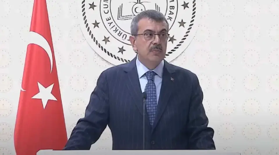 Okulların Açılması Erteleniyor mu? Bakan'dan Açıklama Geldi