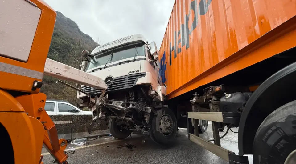 Sakarya'da Zincirleme Kaza: D-650 Karayolu Kilitlendi