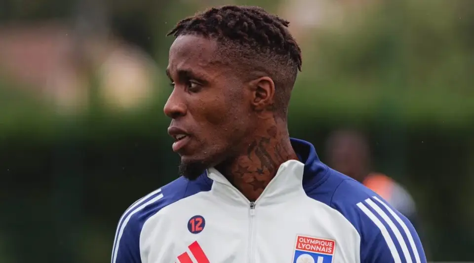 Wilfried Zaha Şahane Başlangıç Yaptı: Lyon'da İlk Maçta Asist Yaptı
