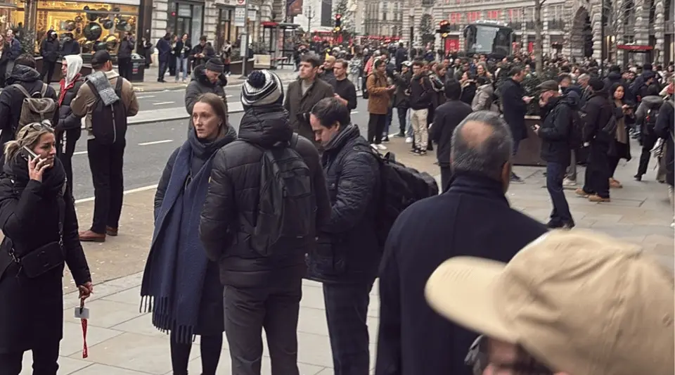 Londra'da Bomba Paniği: Regent Caddesi Tedbiren Kapatıldı