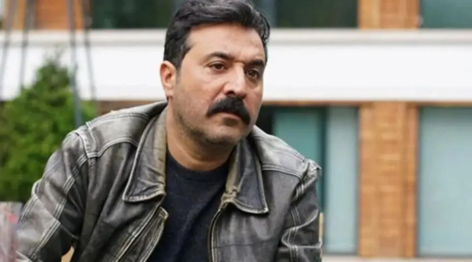 Ferdi Tayfur'un Cenazesinde Polisler Mustafa Üstündağ'ı Tanımadı: Ünlü Oyuncu Dışarı Atıldı