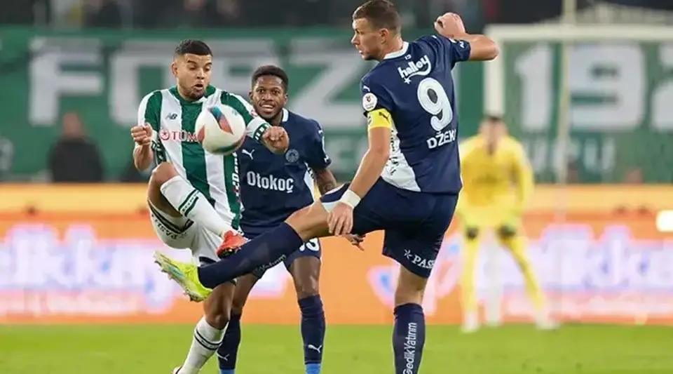 Konyaspor-Fenerbahçe Maçının Hakemlerine Bir Tepki de Galatasaray'dan: "Gördüğünü Çalmayan Piyonlar!"