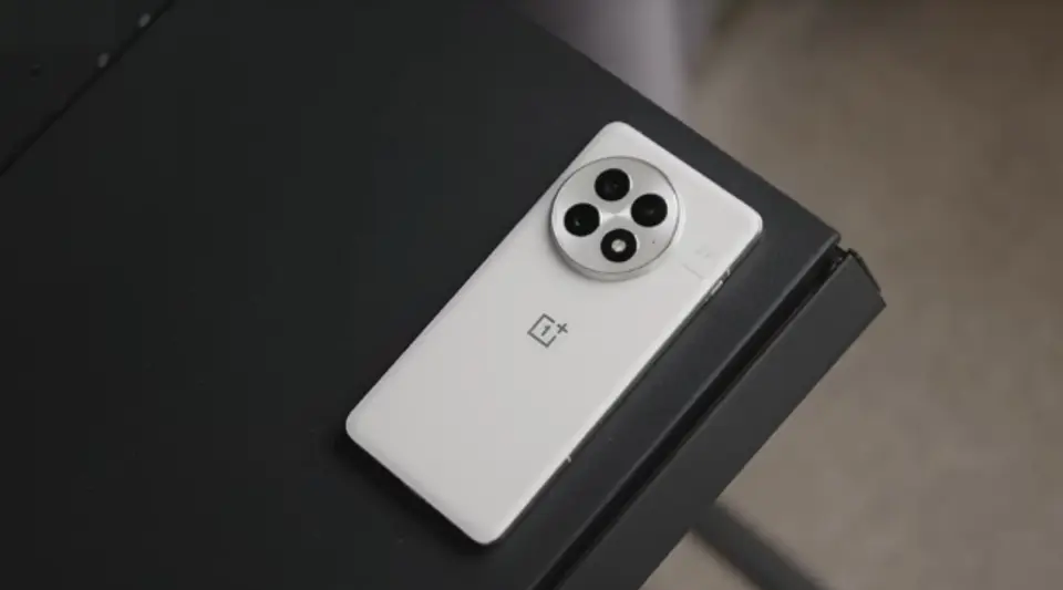 OnePlus 13 Güncellendi: Gemini Nano Desteği Geldi
