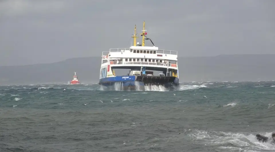Çanakkale Boğazı'nda Sis Nedeniyle Gemi Trafiği Askıya Alındı