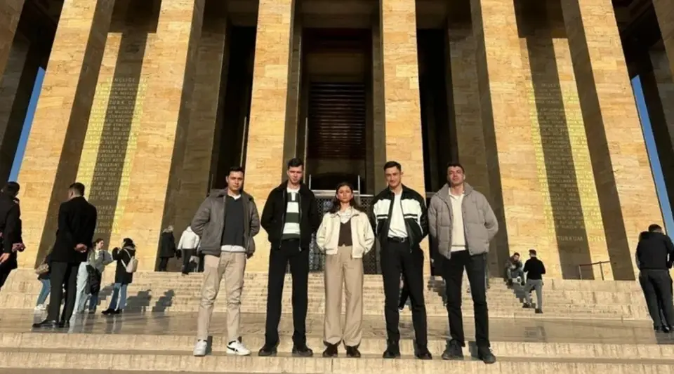 TSK'dan İhraç Edilen 5 Teğmen Anıtkabir'i Ziyaret Etti