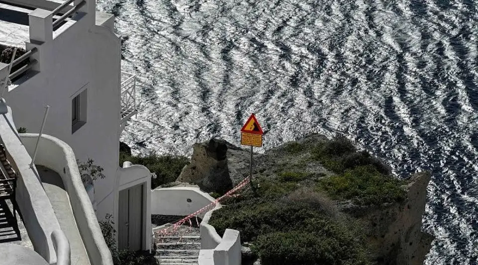 Santorini Adası'nda OHAL ilan edildi