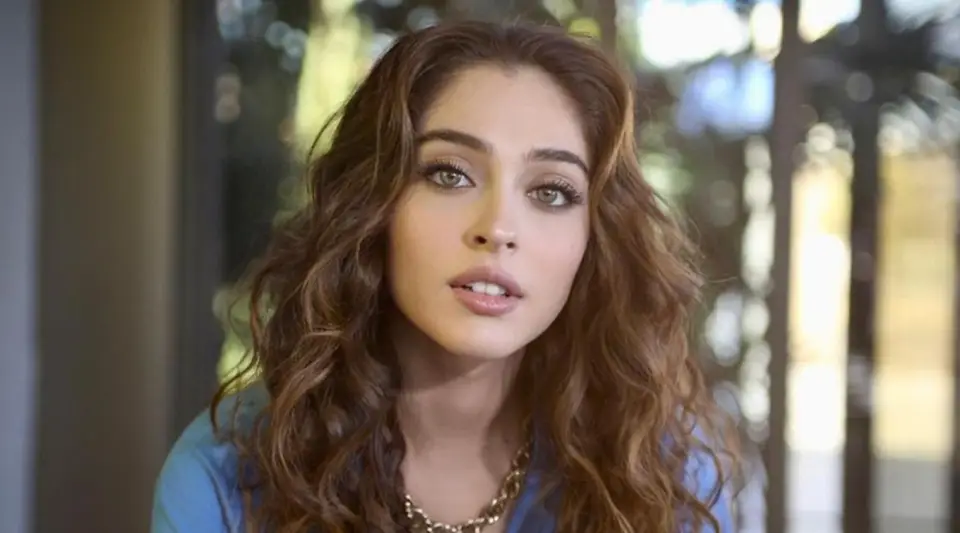 Cemre Baysel'den Yeni Reklam Anlaşması: Miray Daner'in Yerini Aldı