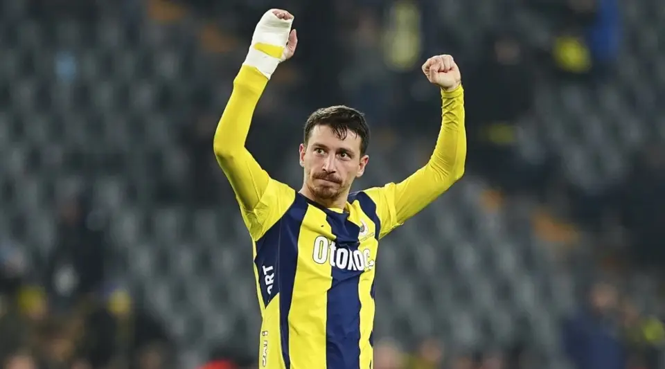 Mert Hakan Yandaş'tan Galatasaray'a Gönderme: "Anneciğim Kırmızı Kalp Kullanmıyoruz"
