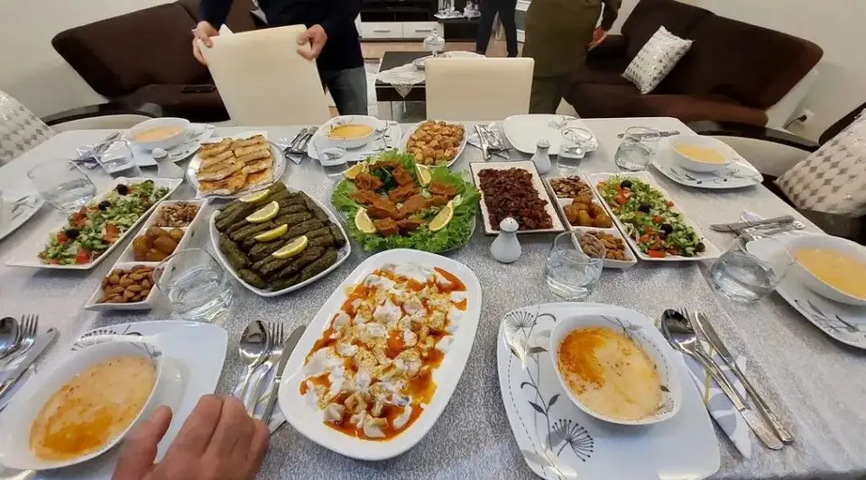 Ramazan'da Yeterli ve Dengeli Beslenme Önemli