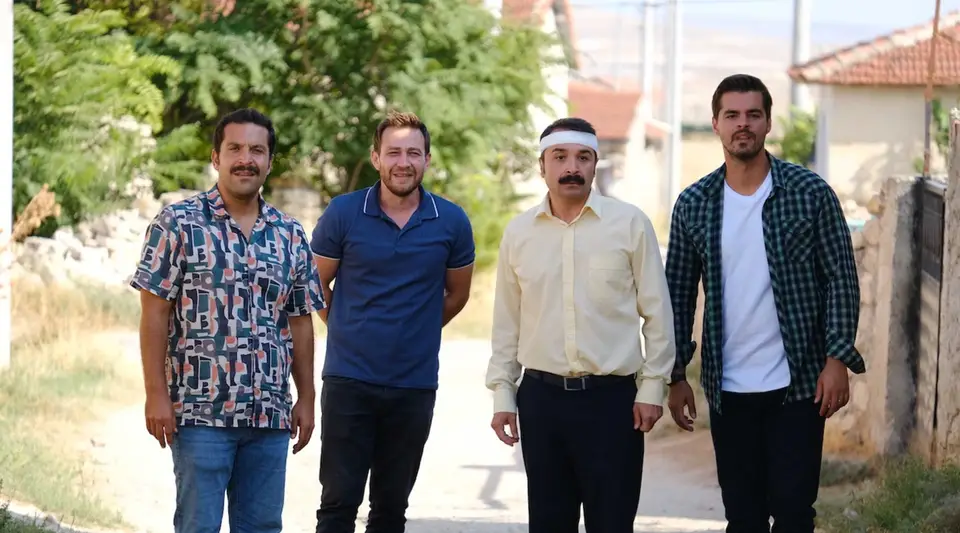 Gönül Dağı Dizisinin Set Aracı Kaza Yaptı! Berk Atan Hastanelik Oldu