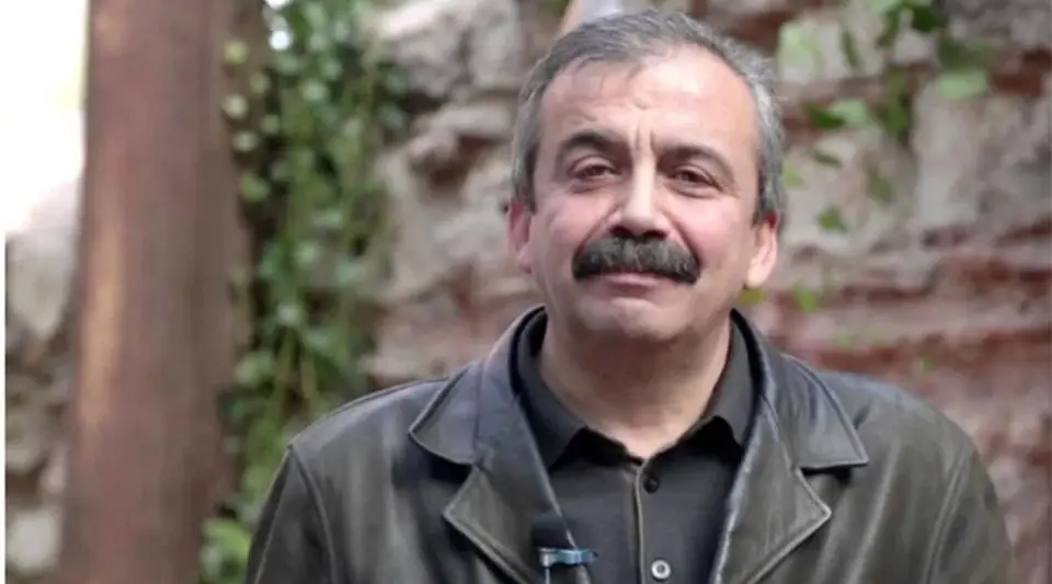 Sırrı Süreyya Önder'den Şok Gelişme!