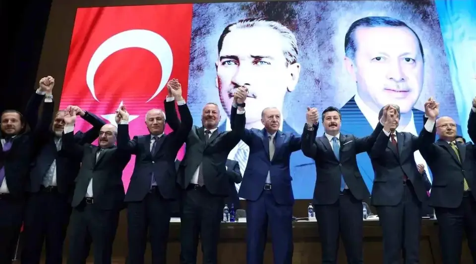 İYİ Parti'den İstifa Eden İki İsim AK Parti'ye Katıldı