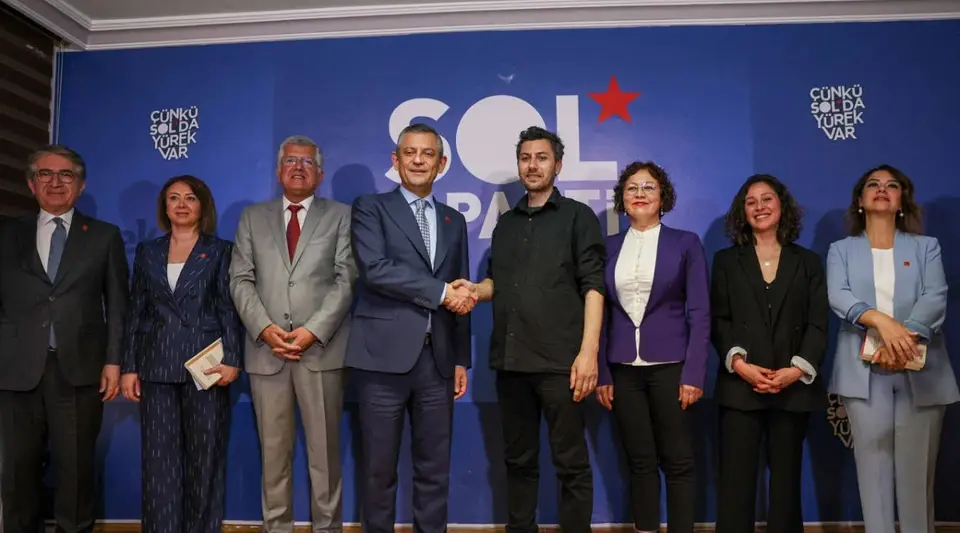 Özgür Özel'den Gündeme Dair Sert Mesajlar: "En Büyük Risk AK Parti'nin Rantçı Anlayışı"